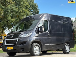 Peugeot Boxer 333 2.2 BlueHDi 120PK *Oprijplaat inklapbaar* NAP|trekhaak 2500KG|cruise|achteruitrijcamera|airco|navi|parkeersensor
