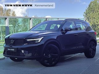 Volvo XC40 2.0 B4 Plus Black Edition Mild hybrid, Automaat, Panoramadak, Leder-nubuck bekleding, Driver assist, Adaptive cruise, BLIS, Parkeercamera, Stoelverwarming, Stuurverwarming, Park assist voor- en achter, 20 inch wielen
