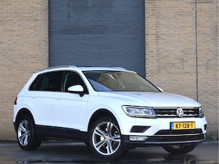 Volkswagen Tiguan 2.0 TSI 4Motion Highline DSG | Pano | ErgoActive | HUD | Haak 2.500kg | Org. NL |