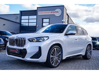 BMW X1 SDrive18i | Massage | Trekhaak | 360 camera | Harman/Kardon | Panorama | HuD | Stoelverwarming | Adaptieve Cruise Control