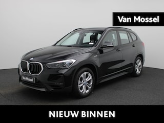 BMW X1 xDrive25e Executive | WORDT VERWACHT | ACHTERUITRIJCAMERA | AUTOMATISCHE ACHTERKLEP | STOELVERWARMING | TREKHAAK | CRUISECONTROL | HEAD-UPDISPLAY |