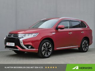 Mitsubishi Outlander 2.0 PHEV Instyle+ Automaat / Dealer onderhouden / Trekhaak afneembaar / Glazen schuif- en kanteldak / Trekgewicht 1500 kg / Stuur- & Stoelverwarming / Rondomzicht camera / Keyless Entry/Start / Adaptief cruise control /