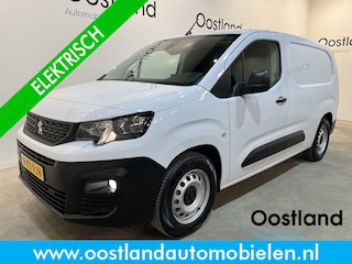 Peugeot Partner Premium Long 50 kWh / 100% elektrisch !! / SOH 95% / CCS Snelladen / Airco / Cruise Control / Camera / CarPlay / Navigatie / 3-Zits / 4.900 KM !!