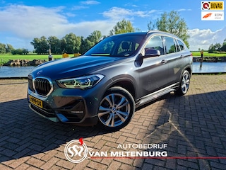 BMW X1 SDrive20i High Executive Sportstoelen Led koplampen 18 inch Stoelverwarming Trekhaak