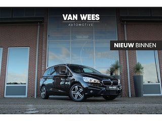 BMW 2-serie Tourer 220i 7p. High Executive | Sport Line | 2e eigenaar | Dealer onderhouden | HiFi audio | Head-up | Panoramadak | DAB | Camera | Stoelverwarming | Sportstoelen