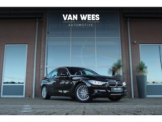 BMW 320i High Executive | 2e eigenaar | Origineel NL | Luxury Line | Navigatie Professional | HiFi audio | Cruise control | Xenon | Sportstuur | Stoelverwarming | Bluetooth | PDC