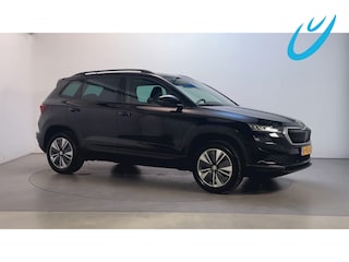 Skoda Karoq 1.5 TSI ACT Business Edition Plus Stoelverwarming Trekhaak Camera Navigatie DAB+ App-Connect