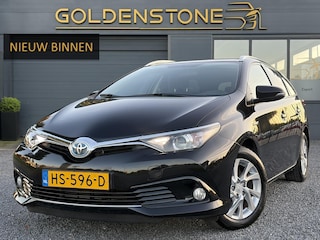 Toyota Auris Touring Sports 1.8 Hybrid Lease ✓Pano✓Navi✓Camera✓Dealer Onderhouden✓Recent beurt gehad✓Clima✓Cruise✓Lm velgen✓N.A.P✓Bj 12-2015✓Apk tot 10-2027