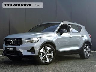 Volvo XC40 2.0 B4 Plus Dark / Trekhaak / All-Season / Stuur- Stoelverwarming / Harman Kardon / Parkeersensoren 360 / Elek. Stoelen / Geheugen stoel / Blis / 19'' /