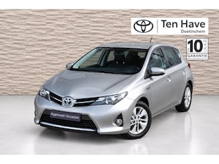Toyota Auris 1.8 Hybrid Aspiration Automaat | parkeerhulpcamera achter | elektrische ramen voor | 16” stalen velgen met wieldoppen en 205/55R16 banden (niet op 1.4 D-4D-F) | Climate control | lederen