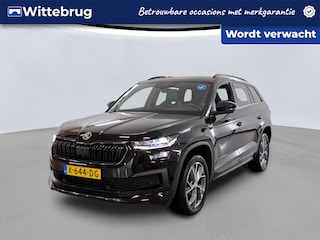 Skoda Kodiaq 1.5 TSI 150pk Sportline Tour Edition DSG Automaat / Panorama schuifk dak / LM 19 inch / Navigatie / Camera / Parkeersensoren / Keyless