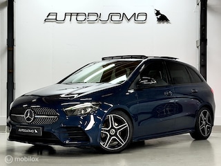 Mercedes-Benz B-klasse 180 Business Solution AMG | Pano | Camera | Stoelverwarming | NAP | Elektrische achterklep | Widescreen | Spoor- & Remassistent | DYNAMIC