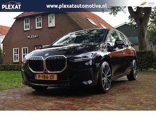 BMW 2-serie Tourer 218i High Executive Aut. | Panorama | Sportstoelen | Orig. NL | HUD | Memory | Full Led | DAB+ | NAP |