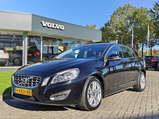 Volvo V60 T3 150PK Automaat Momentum Trekhaak | Camera | PDC | All seasons