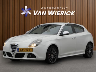Alfa Romeo Giulietta 1.4 T Distinctive 5-Deurs 120PK! | Xenon | Cruise | Sportstoelen | Clima | LM Velgen