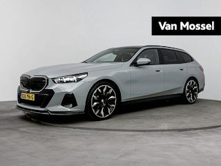 BMW 5-serie Touring 520i 208PK | M-Sport | Bowers & Wilkins Audiosysteem | Wegklapbare Trekhaak | Elektrische Achterklep | Head-Up Display | 360 Graden Camera | Apple CarPlay & Android Auto