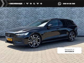 Volvo V60 2.0 T6 Plug-in Hybrid AWD Ultimate Dark | Long Range | Trekhaak | Panoramadak | Harman Kardon Audio | Head-up Display | 360 Graden Camera | Sportstoelen | Keyless Entry | Elektrische Achterklep | Elektrisch Verstelbare Voorstoelen | Stoelverwarming voor en achter | Cruise Control Adaptief | BLIS | Google Navigatie | Apple Carplay | Android Auto