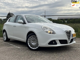 Alfa Romeo Giulietta 1.4 T Distinctive 170PK! Super netjes!