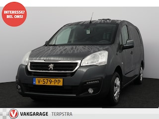 Peugeot Partner 122 1.6 BlueHDi 100 L2 Premium Pack S&S/ Zij-Schuifdeur rechts/ AUTOMAAT!/ Trekhaak/ Camera/ 3-Zitplaatsen voor/ Airco/ Cruise/ Elek. pakket/ LEDER. Stuur/ Mistl./ PDC/ Extra getint glas/ LED Dagrijverl.