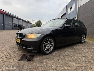 BMW 3-serie Touring 318i Pano / AUTOMAAT/LEER