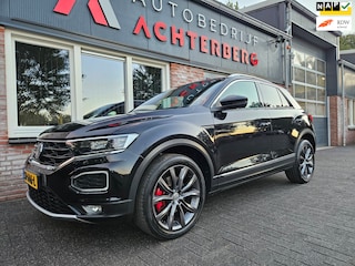 Volkswagen T-Roc 1.5 TSI Sport Trekhaak! Panorama/Schuifak! Carplay! Mooie/Nette Auto! NAP! LED! Leer!