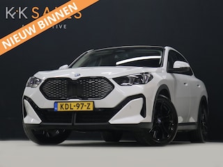 BMW iX2 eDrive20 67 kWh [APPLE CARPLAY, ANDROID, CRUISE CONTROL, DIGITAL DASH, CAMERA, PDC V+A, SPORT, CLIMATE CONTROL, ELEKTRISCHE ACHTERKLEP,  NAVIGATIE, BLUETOOTH, NIEUWSTAAT]