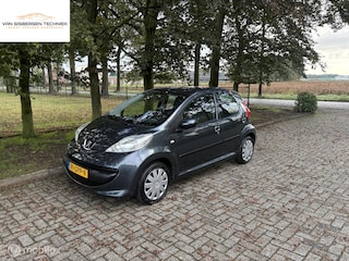 Peugeot 107 1.0-12V XS met APK 27-11-2027 en onderhoudsbeurt
