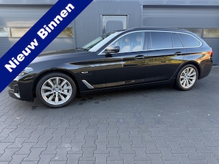 BMW 5-serie Touring 530e Business Edition Plus Leer,Trekhaak,Navi,Clima,18Inch 1700kg trekken