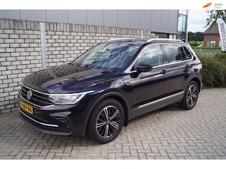 Volkswagen Tiguan 1.5 TSI Elegance Cruise Adoptief Stoel/Stuur Verw PDC v+A Lane Assi Front Assit 2xPDC Apple/Android ENZ