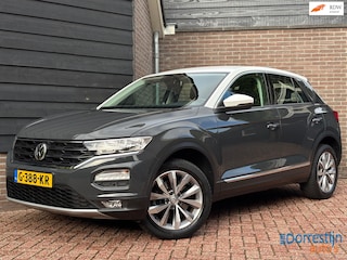Volkswagen T-Roc 1.5 TSI Sport | Trekhaak | Navi | 150pk | ACC | PDC