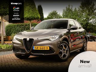 Alfa Romeo Stelvio 2.0 T AWD Velocest. | Carplay!! | Flippers | All-Black! | Donkere hemelbekl.