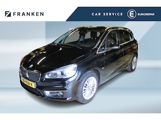 BMW 2-serie Tourer 220i High Executive | Leder | Stoelverwarming | Trekhaak |  Head-up display