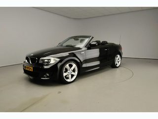 BMW 1-serie Cabrio 120i High Executive Aut. | Trekhaak | Navi | Xenon | Stuurverwarming | HiFi | Windscherm