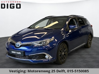 Toyota Auris 1.8 HYBRID EXECUTIVE AUTOMAAT . PANORAMA DAK  . STOEL VERWARMING . PDC VOOR/ACHTER .