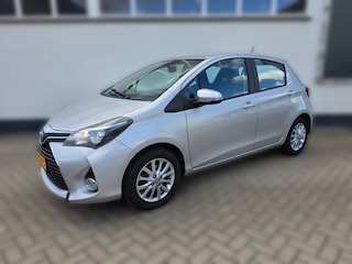 Toyota Yaris 1.3 VVT-I LOUNGE
