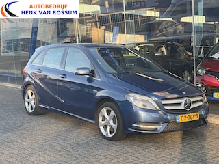 Mercedes-Benz B-klasse 180 Ambition Trekhaak | Camera | Airco | Cruise | Navi | PDC v+a | Bi-xenon | NAP.