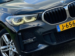 BMW X1 SDrive18i Executive Edition Automaat - Black Sapphire - Panorama/Camera/Stoelverwarming
