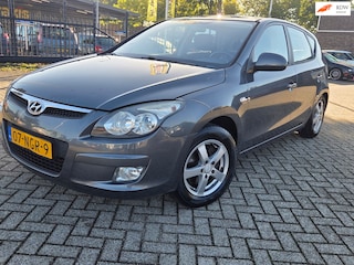 Hyundai i30 1.6i Dynamic/TREKHAK/PARKSENSOR