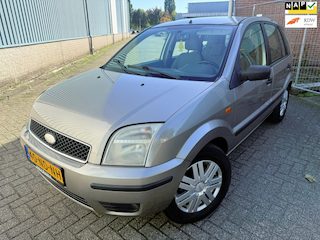 Ford Fusion 1.6-16V Centennial*AIRCO*APK*NAP*CAMERA*NAVI*RIJD SCHAKEL GOOD