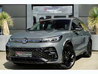 Volkswagen Tiguan 1.5 eHybrid R-Line Edition | PHEV | Pano | Trekhaak | 360° Camera | Deze Volkswagen Tiguan 1.5 eHybrid R-Line Edition is de ideale combinatie van dynamisch design, dagelijks comfort en moderne technologie. De sportieve R-Line styling geeft hem een krachtige u