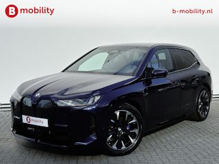 BMW iX xDrive45 101 kWh M-Sport 'Tansanitblau' Harman Kardon NL Auto! | Adaptive LED | Stuur/Stoelverwarming | DAB | Driving Assist. Plus