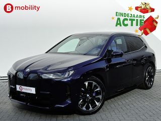 BMW iX xDrive45 101 kWh M-Sport 'Tansanitblau' Harman Kardon NL Auto! | Adaptive LED | Stuur/Stoelverwarming | DAB | Driving Assist. Plus