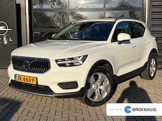 Volvo XC40 1.5 T3 163 PK Momentum Pro Automaat | ADAPTIEVE CRUISE CONTROL| STOELVERWARMING| ELEK. KOFFERKLEP| KEYLESS| NAVIGATIE + APPLE CARPLAY/ANDROID AUTO| PARKEERSENSOREN| LED| DAB| VOORSTOELEN IN HOOGTE VERSTELBAAR|