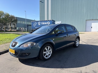 Seat Leon 1.6-16V Businessline 102 PK. Origineel slechts 121.000 KM !!! Alle keuringen toegestaan !!