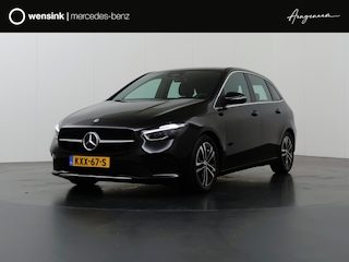 Mercedes-Benz B-klasse 180 Business Solution Luxury Line | Achteruitrijcamera | Panoramaschuifdak | Trekhaak | MULTIBEAM LED |