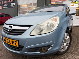 Opel Corsa 1.4-16V Cosmo in 5drs met ingebouwde fietsendrager en airco