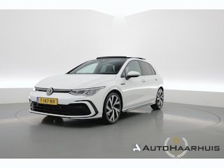 Volkswagen Golf 1.5 eTSI R-Line DSG | Rijklaar! | Pano | Apple CarPlay | Camera | Stoel- Stuurverw. | Adapt. Cruise | All Seasons