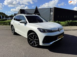 Volkswagen Tiguan 1.5 eHybrid R-Line Edition |IQ.Light |Panorama dak | Lichtmetalen Velgen 20"| Plug-in |Trekhaak| Stoelverwarming