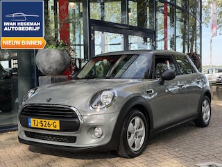 Mini Mini 5-Deurs 1.5 First | Navigatie | Airconditioning | Licht metalen velgen | Cruise Control | Parkeersensoren