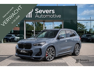 BMW X1 xDrive25e | M Sport PRO | Styling Package | Panoramadak | Trekhaak | Harman Kardon | Head-Up Display | Elektrische Stoelen | Innovation Pack | Adaptieve Cruise Controle | Adaptieve LED-koplamp | Parkeerhulpsysteem Plus |